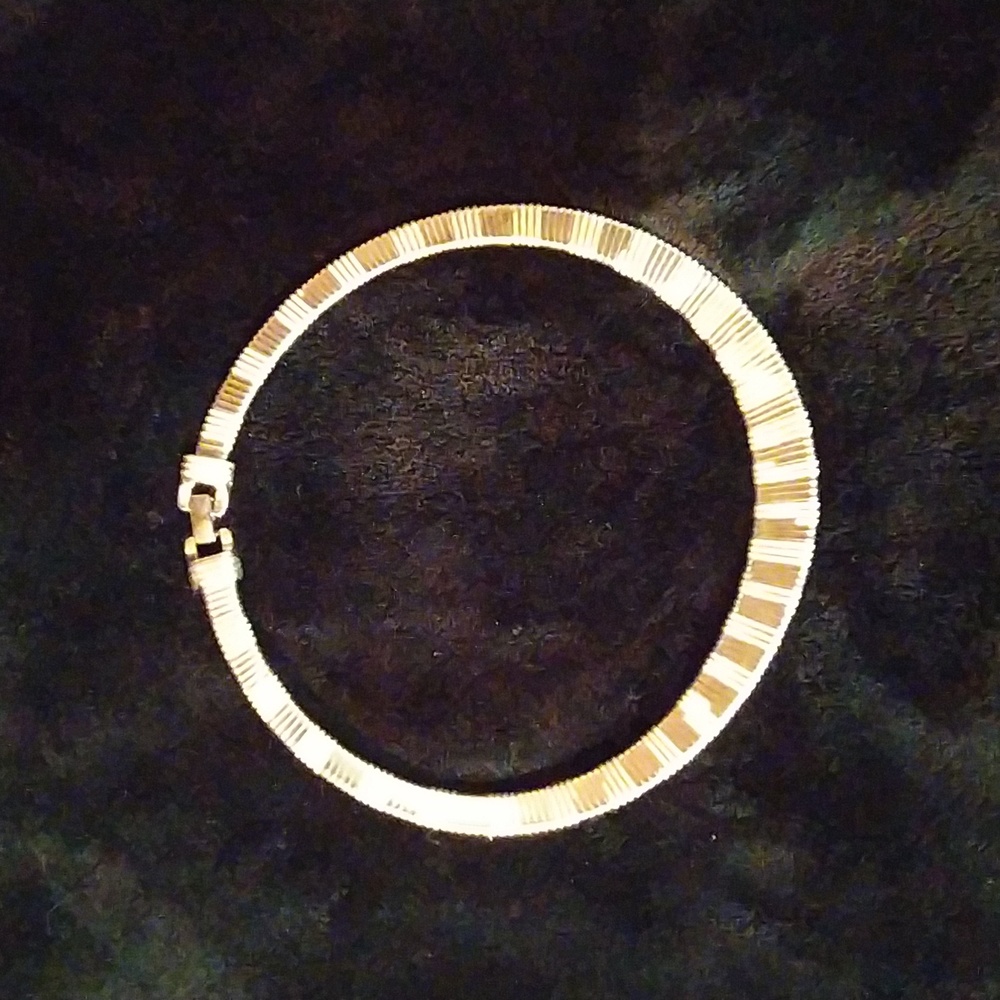 Beautiful 2 Toned Silpada Imitation Silver Necklace